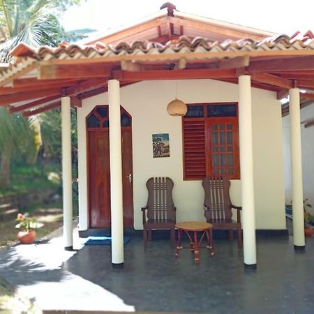 Bed and Breakfast Peacock Garden Tangalle Esterno foto