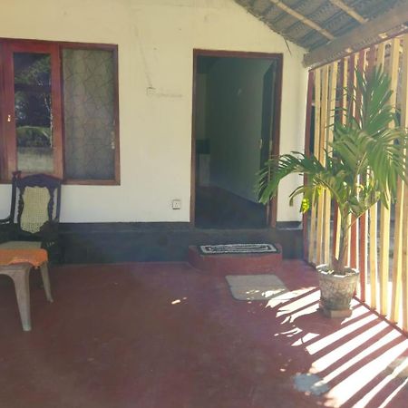 Bed and Breakfast Peacock Garden Tangalle Esterno foto