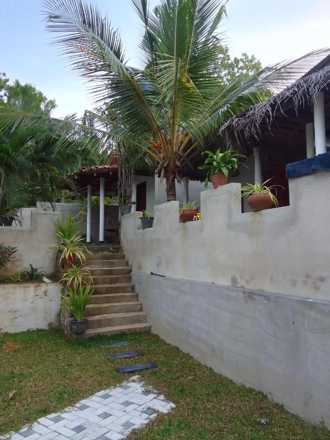 Bed and Breakfast Peacock Garden Tangalle Esterno foto