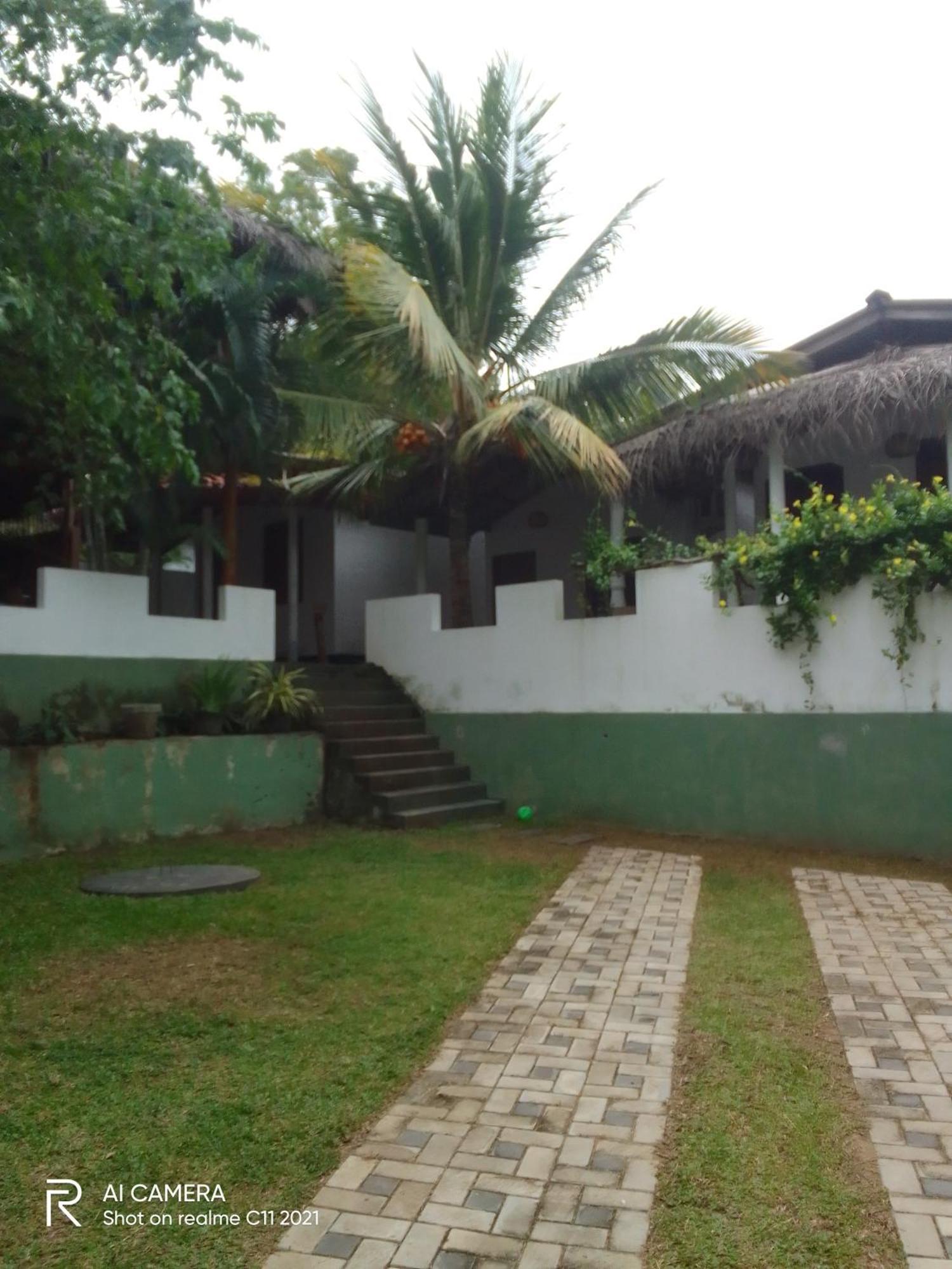 Bed and Breakfast Peacock Garden Tangalle Esterno foto