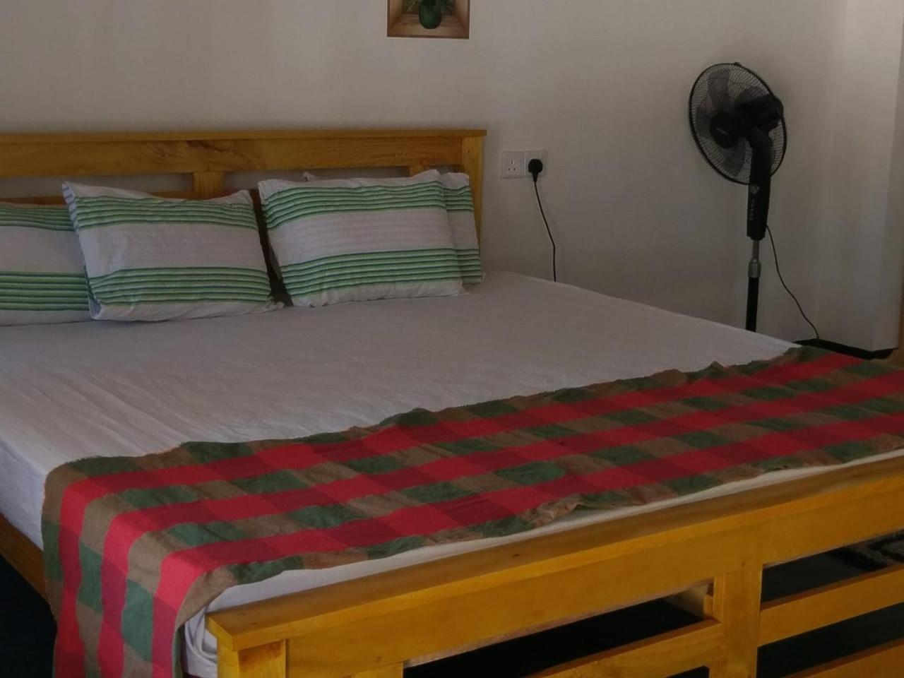 Bed and Breakfast Peacock Garden Tangalle Esterno foto